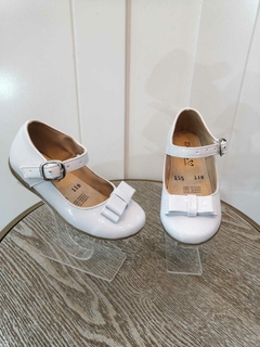 ZAPATO CHAROL CON MOÑO Blanco