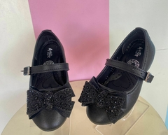Zapato negro con moño brillos