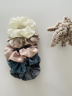 Scrunchies de Cetim - comprar online