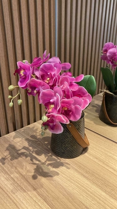 Arranjo de Orquídea Fúcsia em Vaso em Vidro Fume - comprar online