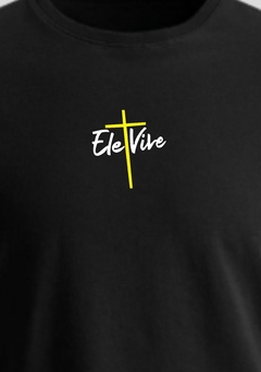 Camiseta Di-Legado "Ele Vive" - Básica Preta - comprar online