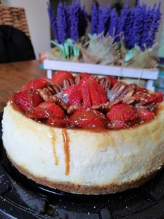 Cajeta Nut and Strawberry New York Cheesecake - Doctor Cheesecake Qro