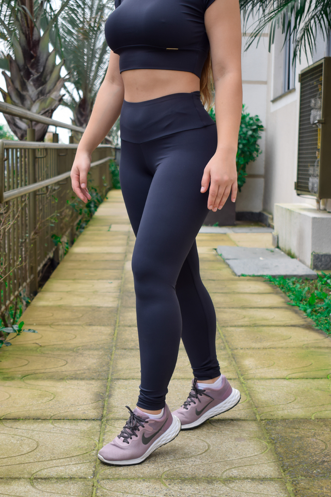 Conjunto fitness leg empina + cropped preto