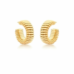 Argola texturizada acetinada banhada a ouro 18k