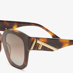 Óculos de Sol Fendi First na internet