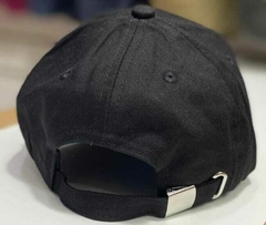 Gorras bordadas y con diseños en 3d en internet