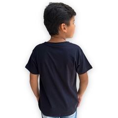 Camiseta Infantil Menino De Marca Gola Careca Estilosa - comprar online