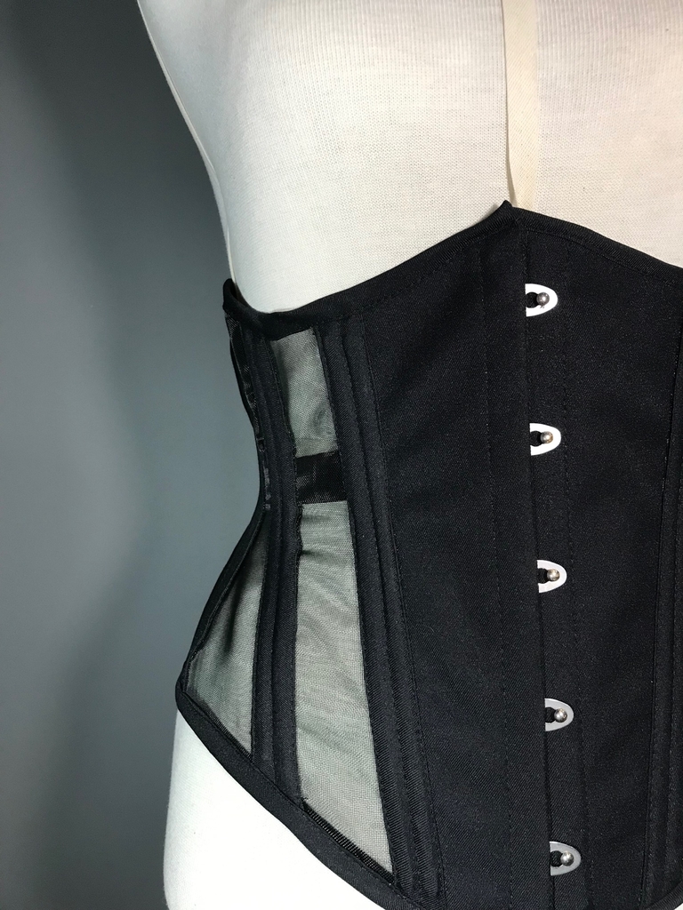 Looking into getting into corsets/ waist training : r/corsets