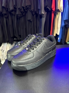 Tênis Nike Air Force 1 - All Black