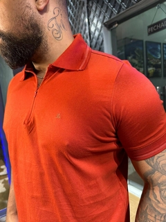 Camisa Polo Lê Pug Zíper com vies - Laranja - comprar online