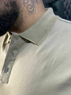 Camisa Polo Lê Pug gola texturizada - Areia - comprar online