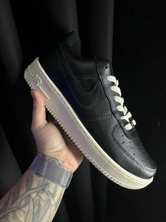 Tênis Nike Air Force 1 - Preto/Off