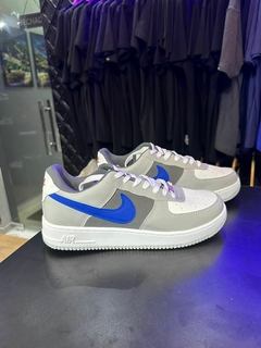 Tênis Nike Air Force 1 LV8 Bege e Azul