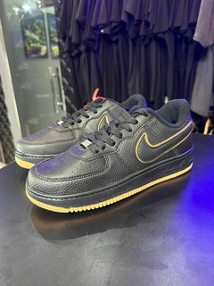 Tênis Nike Air Force 1 Preto/Caramelo