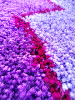 Tapete feito a mão de lã amarradinho roxos - comprar online