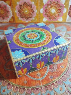 Porta Jóias Mandala Pequeno Quadrado Flocado com Aneleira - buy online