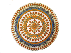 Mandala de parede decorativa artesanal pintada a mão.