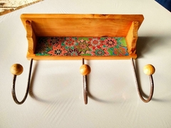 Cabideiro mandala floral com prateleira 3 ganchos - comprar online
