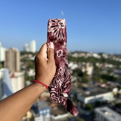 BANDANA ESTAMPADA | Bordô Tie Dye - comprar online