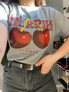 Imagem do T-Shirt Oversized Feminina Cherries Cinza