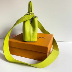 BOLSA CAPUCINES MINI VERDE ITALIANA na internet