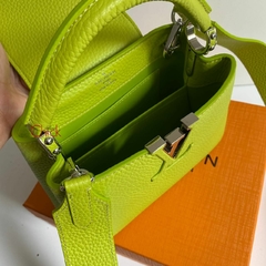 BOLSA CAPUCINES MINI VERDE ITALIANA - comprar online