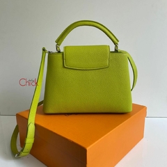 BOLSA CAPUCINES BB VERDE ITALIANA - Bolsas Chick