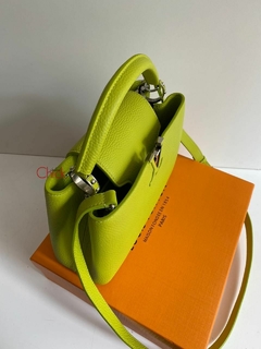 BOLSA CAPUCINES BB VERDE ITALIANA - loja online