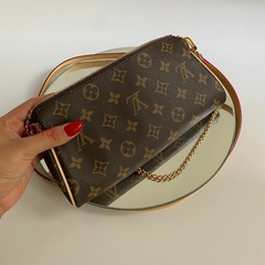 Imagem do BOLSA EVA CLUTCH MONOGRAMA FRANCESA