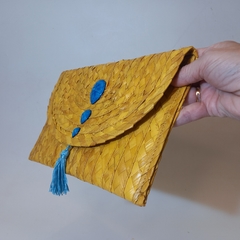 Clutch Envelope Amarelo na internet