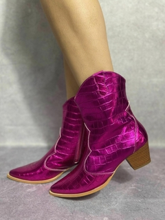 Bota Western Cano Curto Croco Pink - Salto do Alto na internet