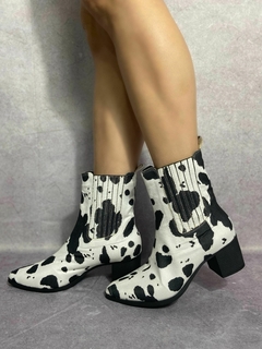 Bota Western Animal Print Cow Preta - Salto do Alto na internet