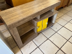 Rack para Tv até 42" com porta de correr SENNA cor Canela com Amarelo - Artely - loja online