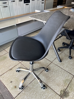 CADEIRA SECRETARIA EAMES C50 PRETA - loja online