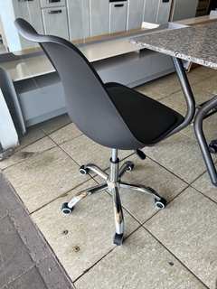 CADEIRA SECRETARIA EAMES C50 PRETA