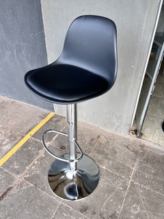 BANQUETA BEST EAMES BS20 PRETA - comprar online