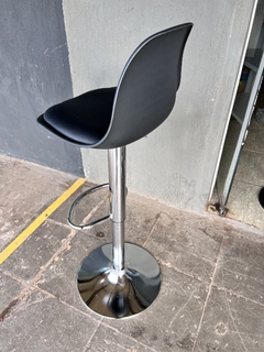 BANQUETA BEST EAMES BS20 PRETA - comprar online