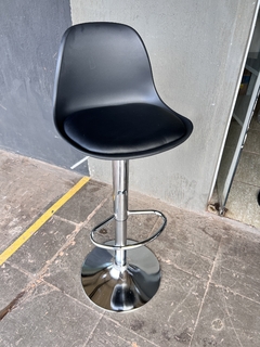 BANQUETA BEST EAMES BS20 PRETA na internet