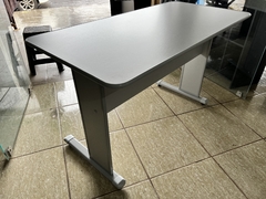 MESA P/ ESCRITÓRIO 121x61 PANDIN MAXXI - CINZA