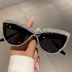 Prism Cat Glow: Óculos Gatinho Moderno com Acabamento Iridescente - Óculos de Sol e Grau High Glasses: Estilo, Conforto e Proteção 