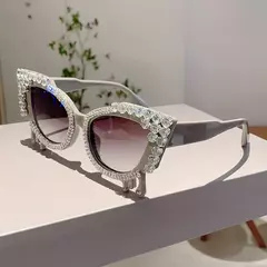 Imagem do Óculos de Sol Gatinho com Strass - Bold Kitty Frames