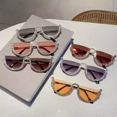 Óculos de Sol com Degradê - Feline Chic Shades - Óculos de Sol e Grau High Glasses: Estilo, Conforto e Proteção 