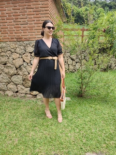 Vestido Thais midi plissado na internet