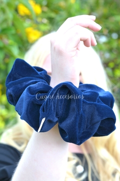 Scrunchie Terciopelo Azul Oscuro en internet