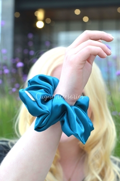 Scrunchie Azul Petróleo en internet