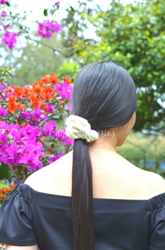 Scrunchie Terciopelo Marfil