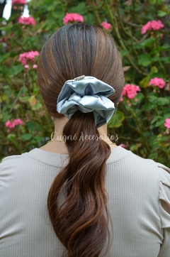 Scrunchie Plateado en internet