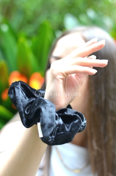 Scrunchie Terciopelo Negro - comprar online