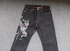 Ed Hardy Jeans na internet