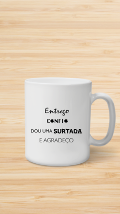 Caneca Entrego Confio Dou Uma Surtada e Agradeço